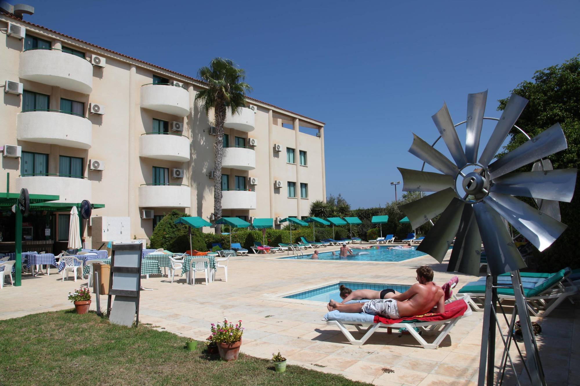 Mandalena Hotel Apartments Protaras Exteriör bild